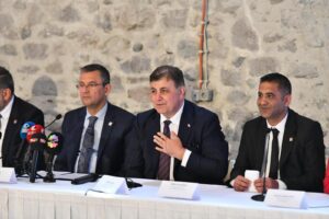 CHP Genel Başkanı Özgür Özel ile CHP’nin İzmir Büyükşehir Belediye