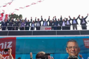 Cumhuriyet Halk Partisi Genel Başkanı Özgür Özel, Aliağalılara seslendi: “Bütün