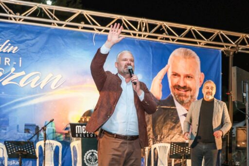 Menemen Belediye Başkanı Aydın Pehlivan kırsal mahalle ziyaretleri sırasında vatandaşların