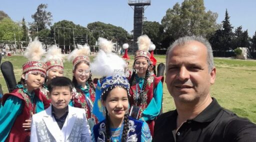 MHP Foça ilçe başkanı  Mert Yöneyer Basın açıklaması ile sağ