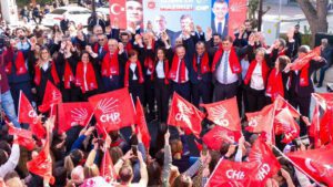 Gaziemir’de başkan ve adaylar sahneye çıktı “İŞİMİZ GÜCÜMÜZ, SEVDAMIZ GAZİEMİR”