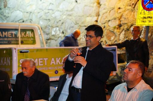 Cumhur İttifakı Bayraklı Belediye Başka Adayı Bilal Kırkpınar, hane ziyaretleri