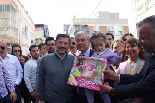 Gökçekaya: Hamza Başkanımızla Çiğli’yi hizmet üssü yapacağız! Cumhur İttifakı Çiğli Belediye Başkan Adayı Murat Gökçekaya, İttifakın Büyükşehir