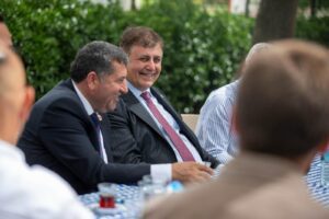 İzmir Büyükşehir Belediye Başkanı Dr. Cemil Tugay, Bayındır’da çiçek üreticileriyle