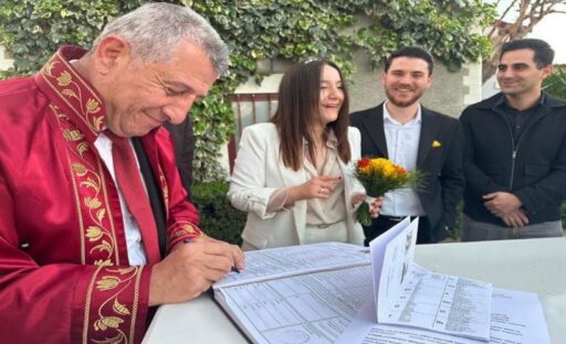 Başkan Günay ilk nikahı kıydı! Güzelbahçe Belediye Başkanı Mustafa Günay, göreve gelir gelmez ilk nikahını