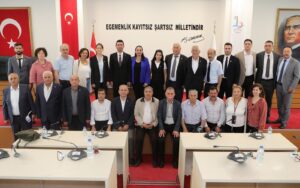 Bayraklı Belediye Başkanı İrfan Önal, yerel seçimlerin ardından görevlerine başlayan