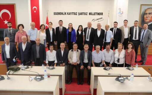 Bayraklı Belediye Başkanı İrfan Önal, yerel seçimlerin ardından görevlerine başlayan