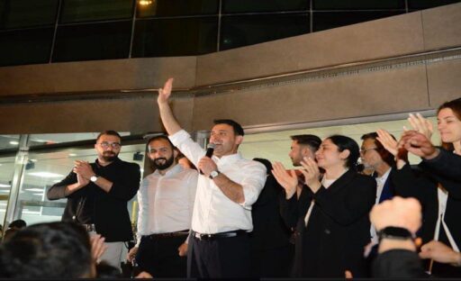 Bayraklı’nın yeni başkanı Önal’dan ilk mesaj: Kaybeden yok kazanan Bayraklı. CHP Bayraklı Belediye Başkan adayı İrfan Önal, 31 Mart yerel