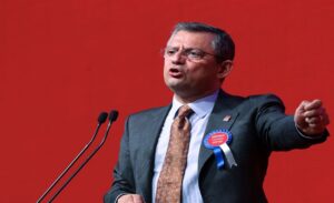 CHP Genel Başkanı Özgür Özel, katıldığı bir canlı yayında, “İzmir’de