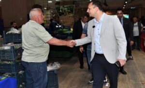 Bornova Belediye Başkanı Ömer Eşki, Çamdibi Kapalı Pazar Yeri’nde incelemeler
