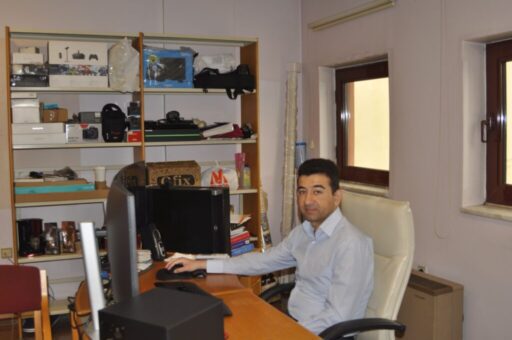 Doç. Dr. Kurt, “Yapay zekâ hayatımızın ayrılmaz bir parçası olacak” Günlük yaşamın her alanında kullanılmaya başlanan yapay zekâ, üniversitelerin de