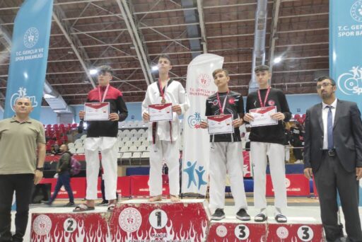 Foça Belediyespor Kulübü Taekwondo Şubesi Sporcusu Asrın Yağız Büyükyavuz, yarı