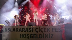 Bayındır 25. Uluslararası Çiçek Festivali’nin 3. gününde şehir stadyumunda düzenlenen konserde