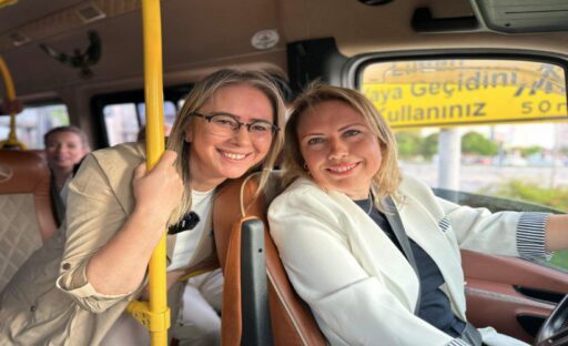 AK Parti İzmir Milletvekili Ceyda Bölünmez Çankırı, minibüs şoförü Hatice