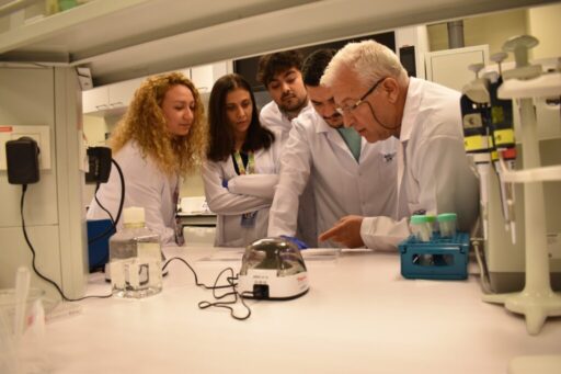 İBG’deki bilim insanlarının menenjit aşısı geliştirme konusunda umut vericiatılımı: Koruyuculuğu