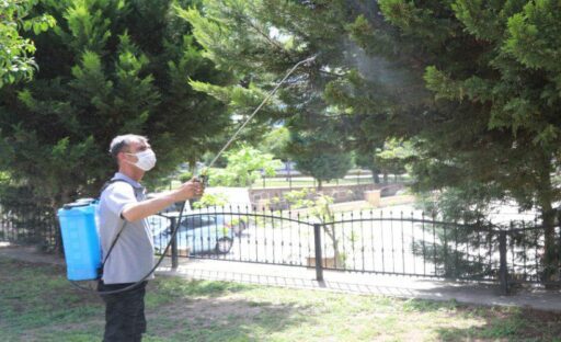 Vatandaş istedi, Başkan Önal talimat verdi Havaların ısınmasıyla oluşabilecek sinek, böcek ve haşerat sorununa karşı harekete