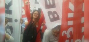 Bugünün mutluluğunu yaşayacaksak, geçmişten bugüne nasıl geldiğimizi unutmayacağız. Bazen düz,