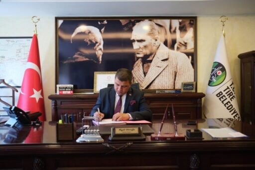 Tire Belediye Başkanı Hayati Okuroğlu, belediye içindeki müdürlüklerde beklenen değişimi
