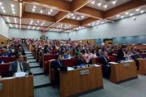 İzmir Büyükşehir Belediye Meclisi toplantısında alınan oybirliğiyle kararla birlikte emeklilere