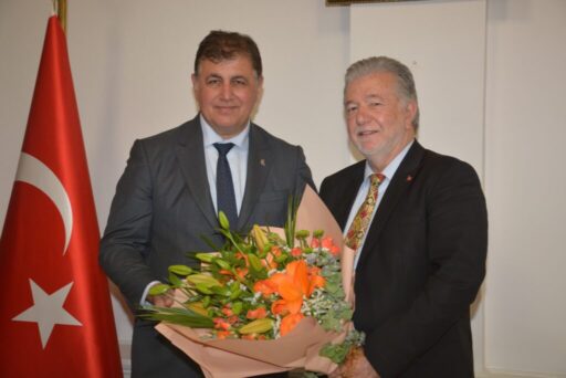 Esnafın sorunlarını masaya yatırdılar… İESOB Başkanı Yalçın Ata, İzmir Büyükşehir Belediye Başkanı Cemil Tugay’atebrik