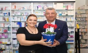 Güzelbahçe  Belediye Başkanı Mustafa Günay, 14 Mayıs Eczacılık Günü dolayısıyla