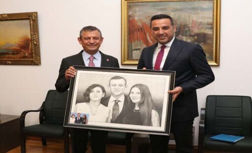 Çiğli Belediye Başkanı Onur Emrah Yıldız, CHP Genel Başkanı Özgür