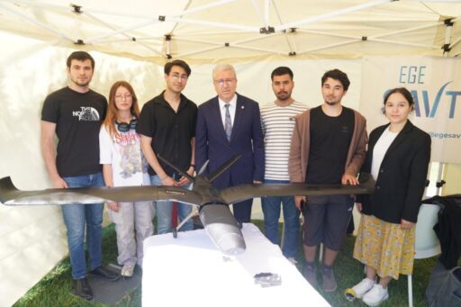 Ege Üniversitesinin farklı akademik birimlerinde eğitimlerine devam eden öğrencilerin kurduğu