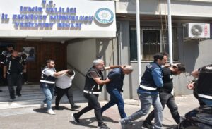 İzmir’de, örgütlü olarak uyuşturucu imal ve satışı, silah kaçakçılığı ve