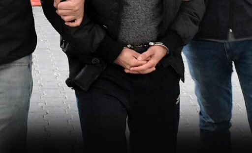 İzmir’in Bornova ilçesinde, polisin uyuşturucu ve uyarıcı maddelere yönelik yürüttüğü