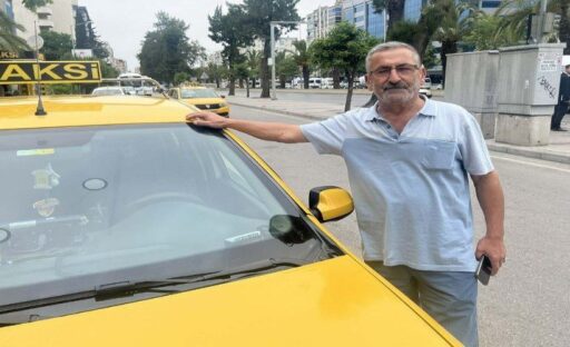 İzmir’in Karabağlar ilçesinde kaldırım taşı ile yollara uğrayan ve gasp