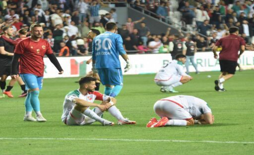 Karşıyaka 2’nci Lig hayallerine veda etti TFF 3’üncü Lig 2’nci Grup’taki Play-Off mücadelesinde Karşıyaka, sahasında Anadolu