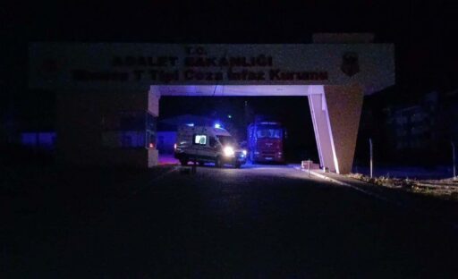 Manisa T Tipi Kapalı Ceza İnfaz Kurumu’nda, hücresindeki yatağı ateşe