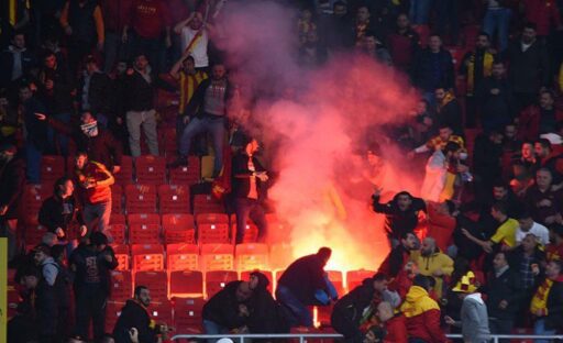 İzmir’de, Göztepe ile Altay arasında olayların çıktığı ve Göztepeli taraftar