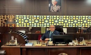 Adalet Bakanı Yılmaz Tunç, İzmir Adliyesi’ndeki dinlenme odasında cephanelik sergileyen