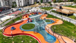 Menemen Belediyesi tarafından yapımı sürdürülen Kent Gözü Rekreasyon Alanı için