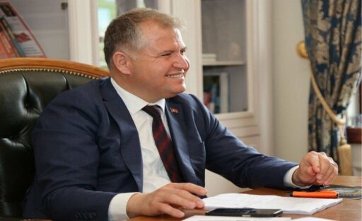 Urla Belediye Başkanı Selçuk Balkan, basın mensuplarıyla bir araya geldiği