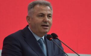 İzmir Valisi Süleyman Elban, bugün valilik binasında düzenlediği baasın toplantısında