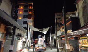 Tarihi yüzyıllar öncesine uzanan Bornova Büyük Çarşı, esnafın ve Bornovalıların