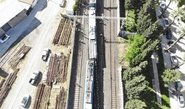 İzmir Konak’ta seyir halindeki İzmir Banliyö Sistemi (İZBAN) Alsancak makas