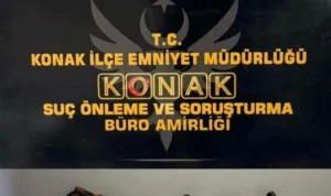 İzmir’in Konak ilçesinde kaçak silah imalatı yapıldığı belirlenen adrese, polis