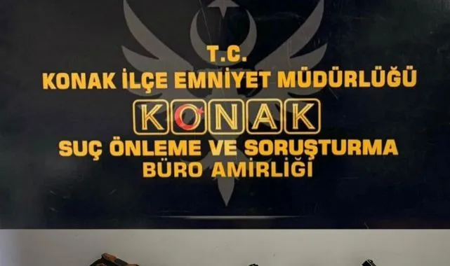 İzmir’in Konak ilçesinde kaçak silah imalatı yapıldığı belirlenen adrese, polis