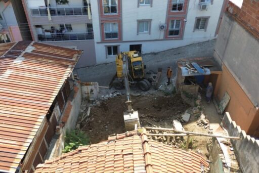 Kemalpaşa Belediyesi, kent dokusunu bozan ve yıkılma riski taşıyan metruk