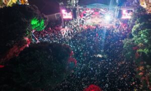 14. Emiralem Çilek Festivali, ilk gününde on binleri Menemen’de buluşturdu.