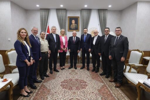 İzmir’e yeni sanayi sitesi T.C. Milli Savunma Bakanı Yaşar Güler, Bornova’da bulunan Cemal Gürsel