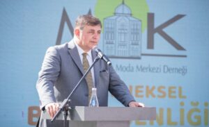 İzmir Büyükşehir Belediye Başkanı Dr. Cemil Tugay, Mimar Kemalettin Moda