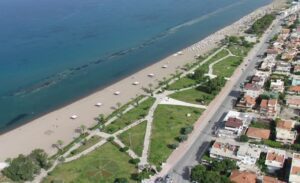 Dikili’de yazlık sitelerin arıtma sistemini çalıştırmaması ve yakınlardaki mandıra nedeniyle