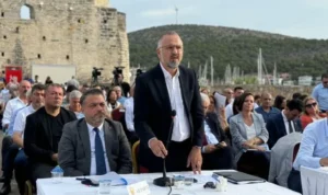 İzmir Büyükşehir Belediye Meclisi AK Parti Grup Başkanvekili Hakan Yıldız,