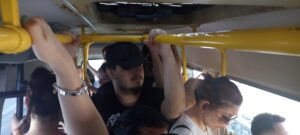 Karşıyaka-organize minibüs hattı yolcuları isyan ettirdi , minibüs için de