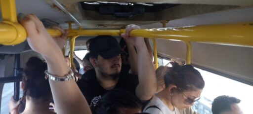 Karşıyaka-organize minibüs hattı yolcuları isyan ettirdi , minibüs için de