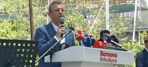 Özel Keşkek Dövdü, hububat fiyatlarına isyan etti Cumhuriyet halk partisi genel başkanı Özgür Özel İzmir ziyaretleri kapsamında